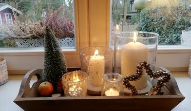 Kerzen auf der Fensterbank - Copyright: Foto:Petra Matthiesen